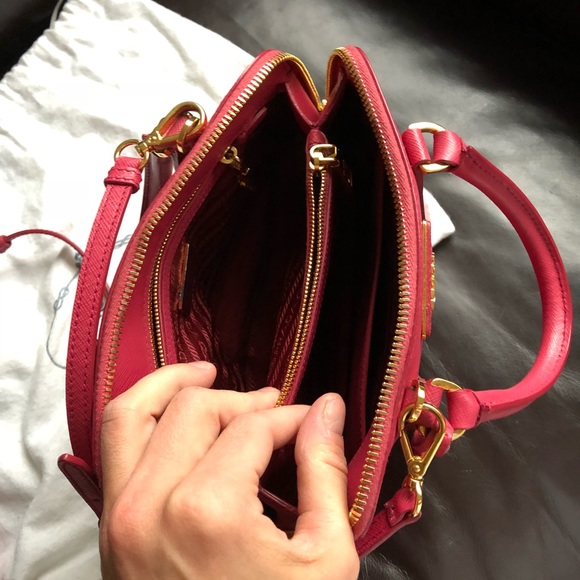 Prada deep pink bag with handles and strap - Picture 2 of 8